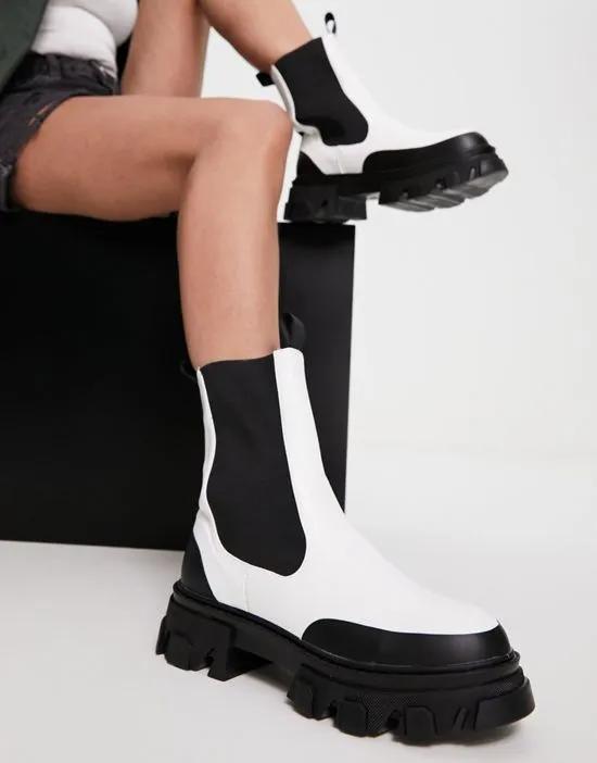Wonder chunky flat boots in white