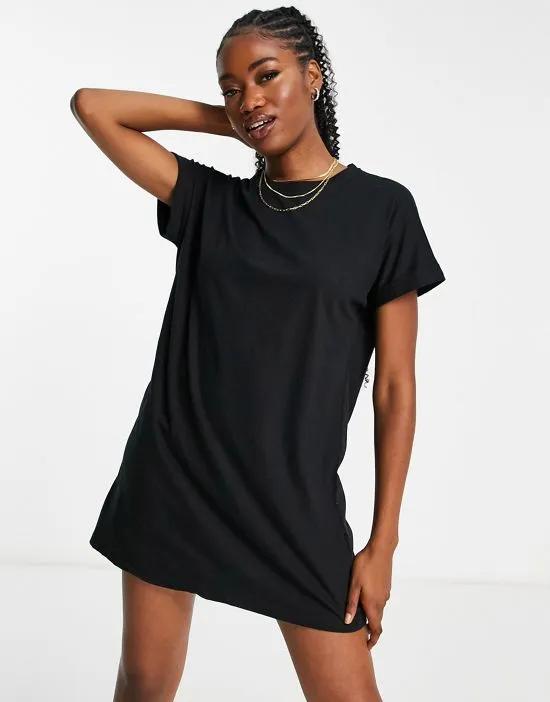 xena oversized T-shirt dress in black