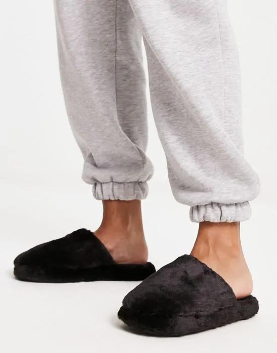 Zina closed toe slippers in black