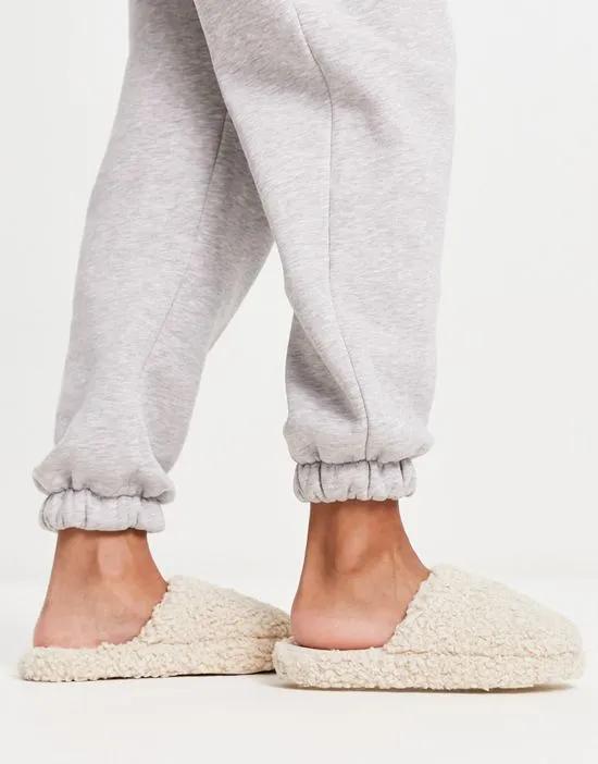 Zina closed toe slippers in cream sherpa