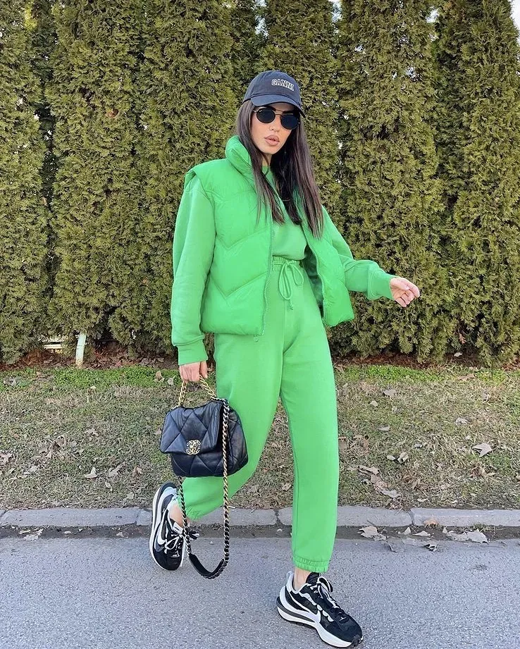 Green outfit 2023